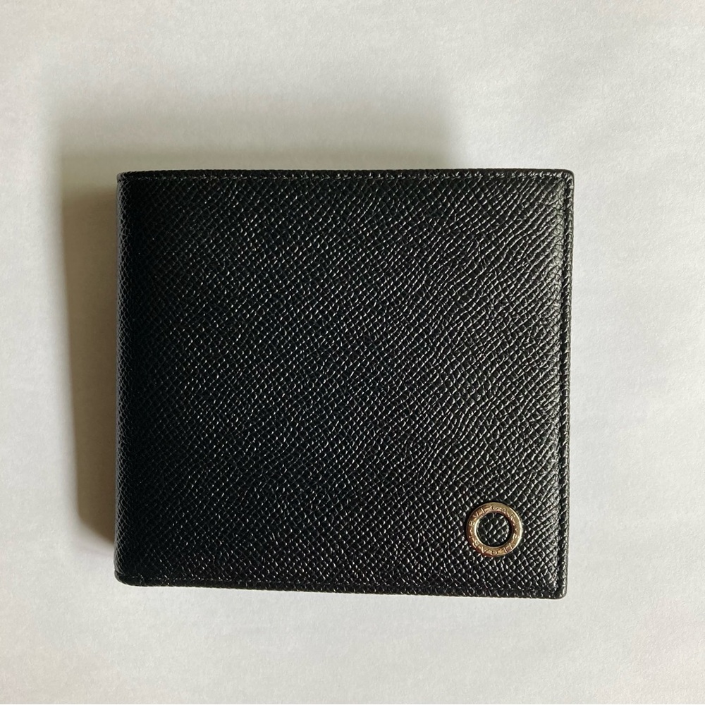 Blvgari Man Compact Wallet Brand New with the box. Sleek & stylish .